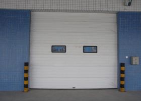 安徽工業(yè)提升門(mén),抗風(fēng)抗高溫！-廣州奇翔